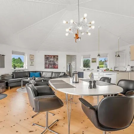 Glenda - 2-1km From The Sea By Interhome *