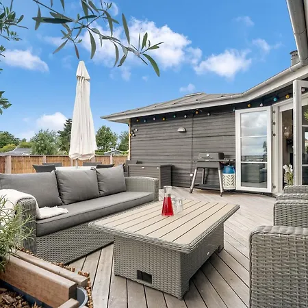 Glenda - 2-1km From The Sea By Interhome *