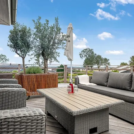Glenda - 2-1km From The Sea By Interhome