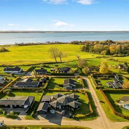 Glenda - 2-1km From The Sea By Interhome